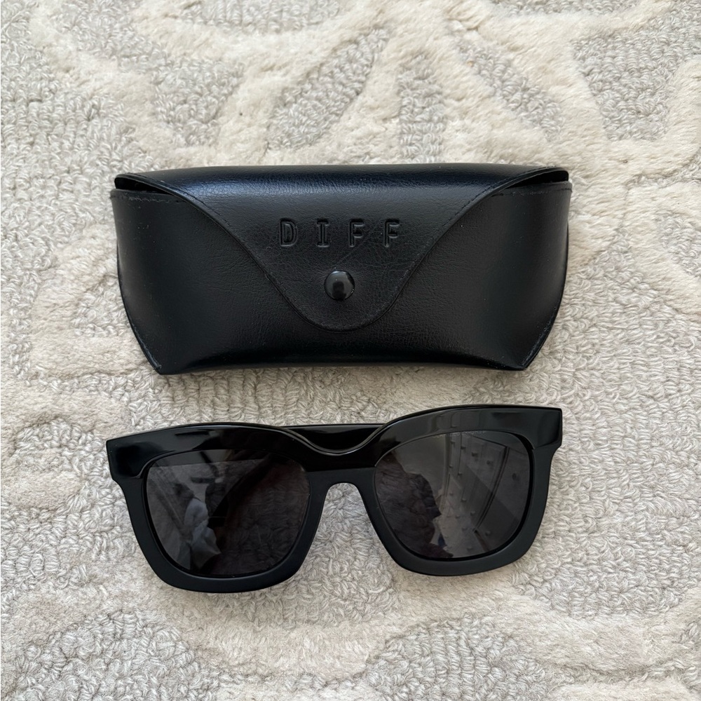 Diff Black Sunglasses With Case - image 1